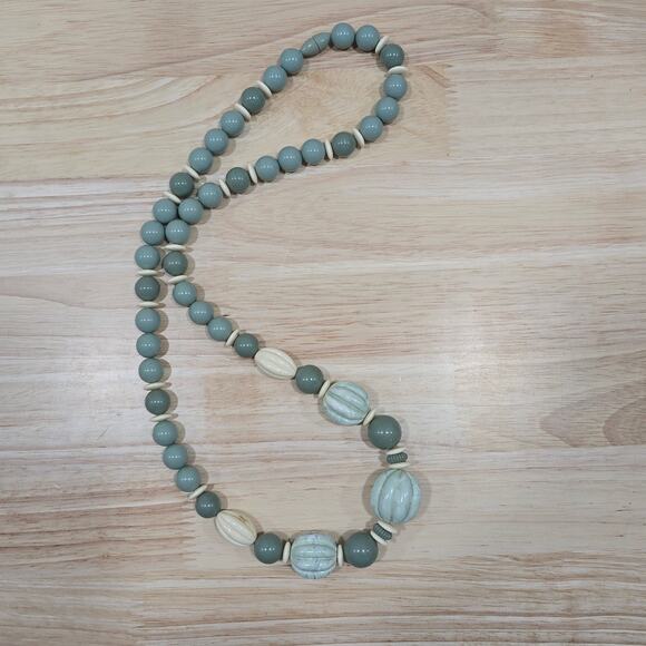 Retro 80's Avon Burst of Spring Green Cream Acrylic Geometric Bead 28" Necklace - Picture 7 of 11